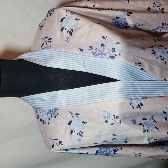 Pink robe - Picture 7 of 10